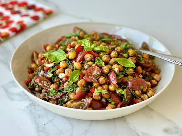 Nohutlu Kış Salatası Tarifi